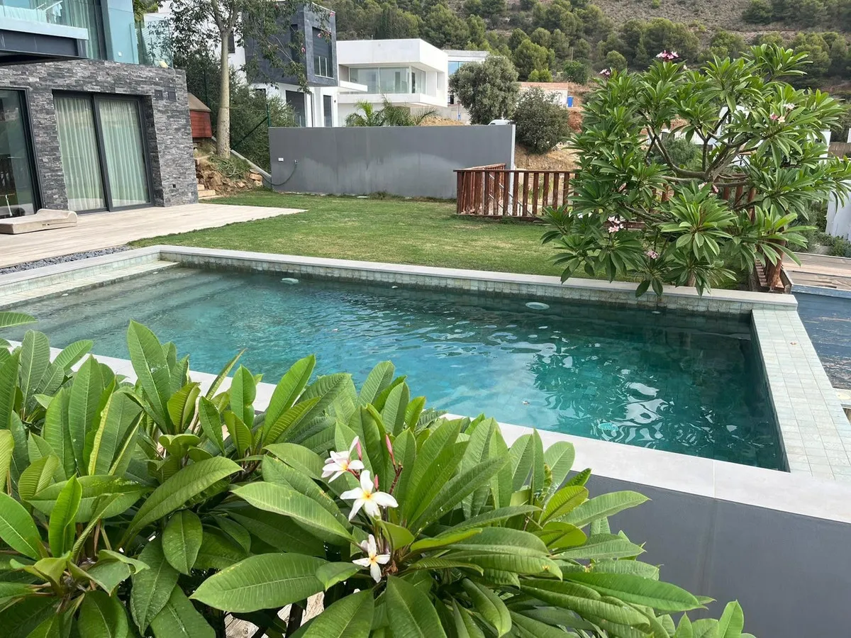 d93e8d2f-e2db-4212-bd3e-a7867bd50a12