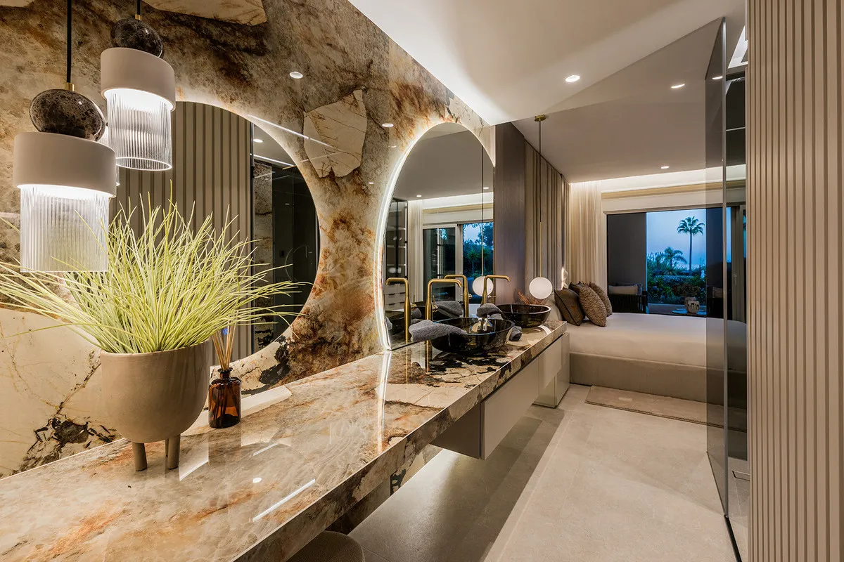 040947e7-1293-414f-80db-1f5f86ee8166