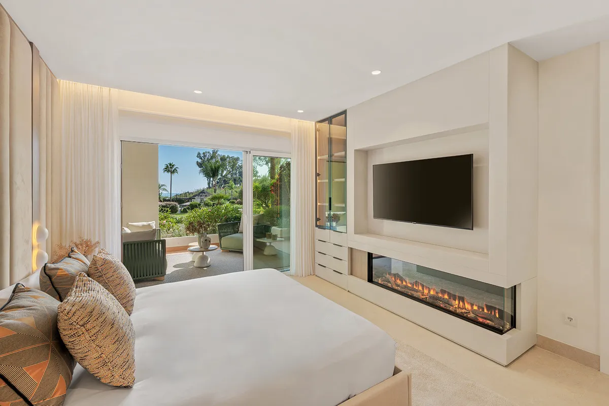 83713931-1a29-41d1-a23a-15398813991e