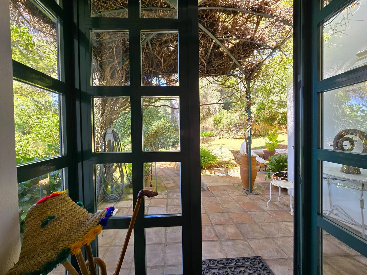 28010781-4fa6-4692-9940-f9f542ab03c3