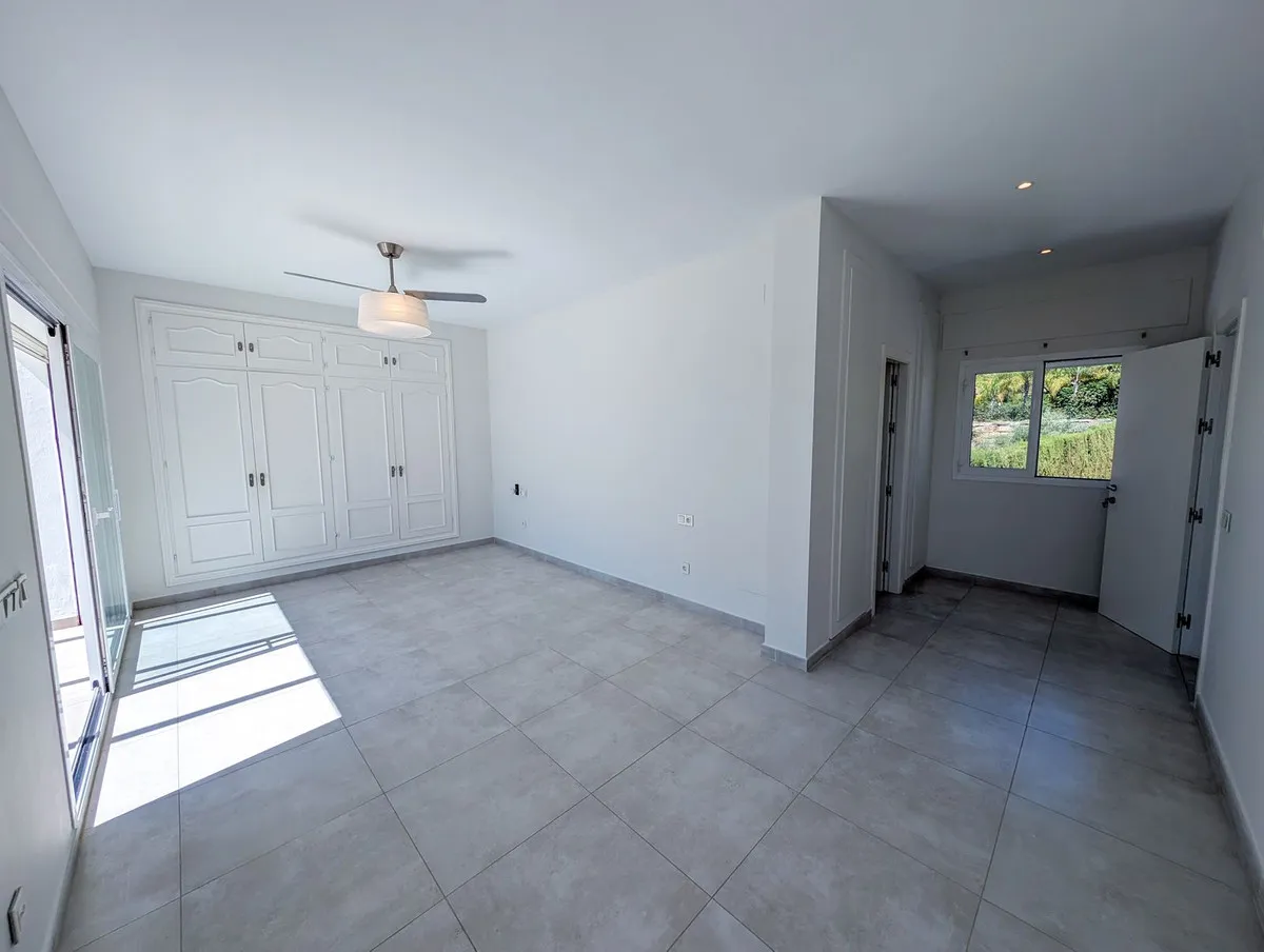 03e3edca-cf93-45bd-a0c8-18aac1bc28f7