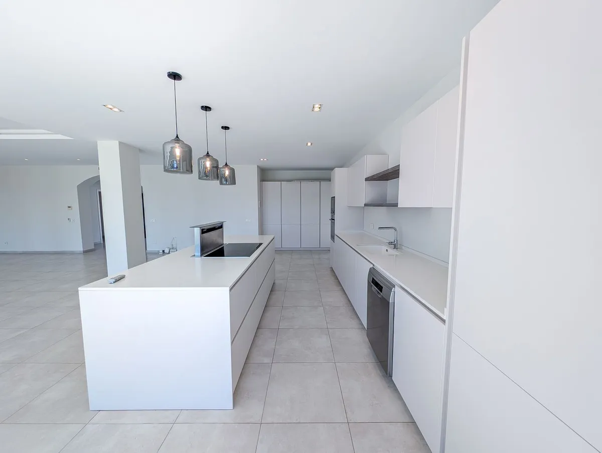 37fd2283-e9f4-46d2-a8ab-49b387570943