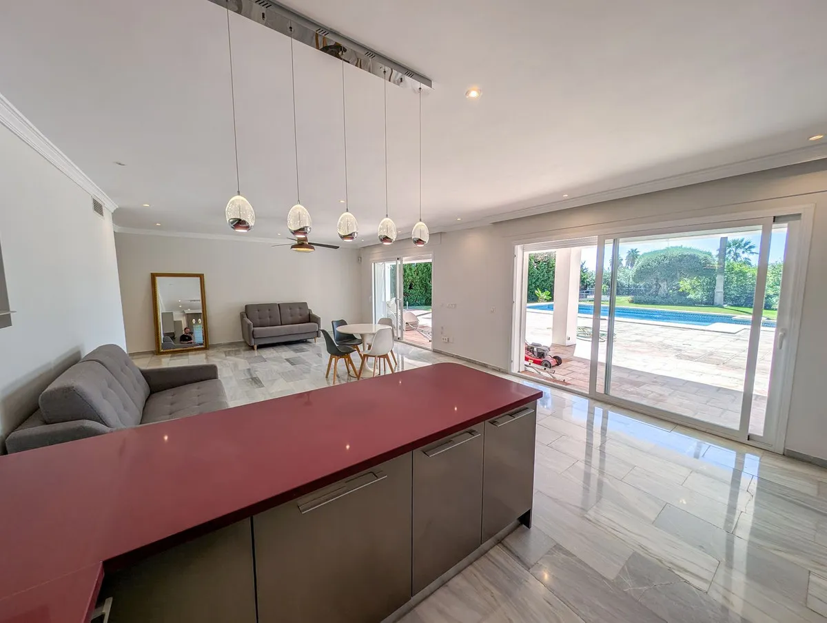 3caef2b9-5702-40a6-94d3-03dda2d65b9a