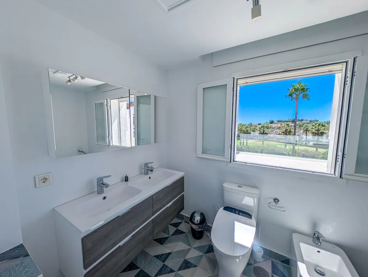 8b3dde73-5f24-4f54-b7b4-d904d8d42df7