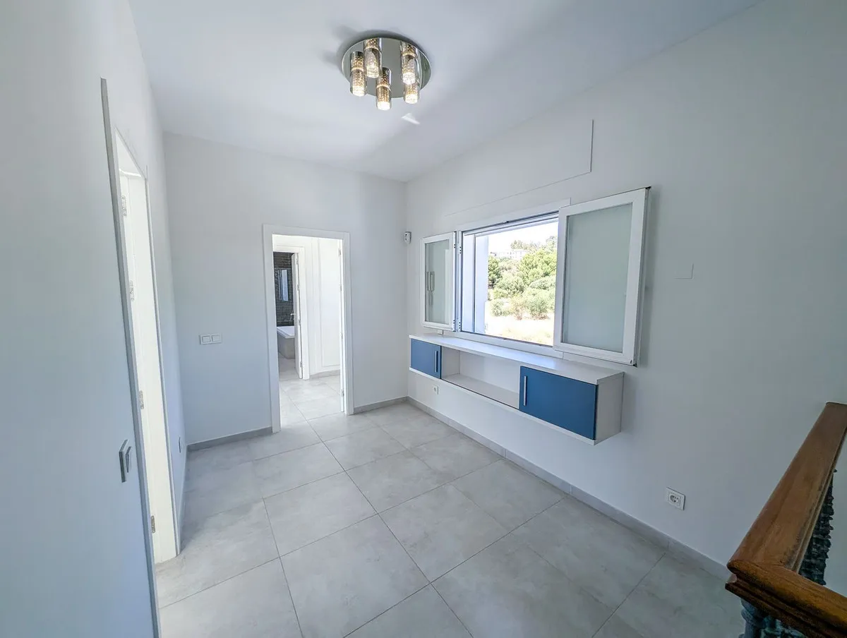 b351e328-950f-4d01-85eb-ca3a7a249cf0