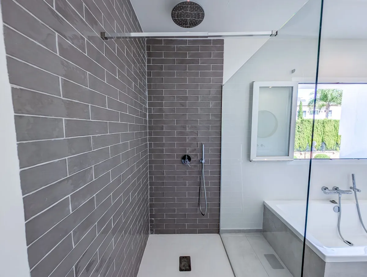 ea4f6dfe-90fa-4647-935f-98a83e8fe8df