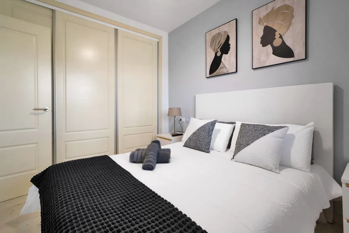 1ef9ec81-ca28-4338-a0c4-edabf69c0402