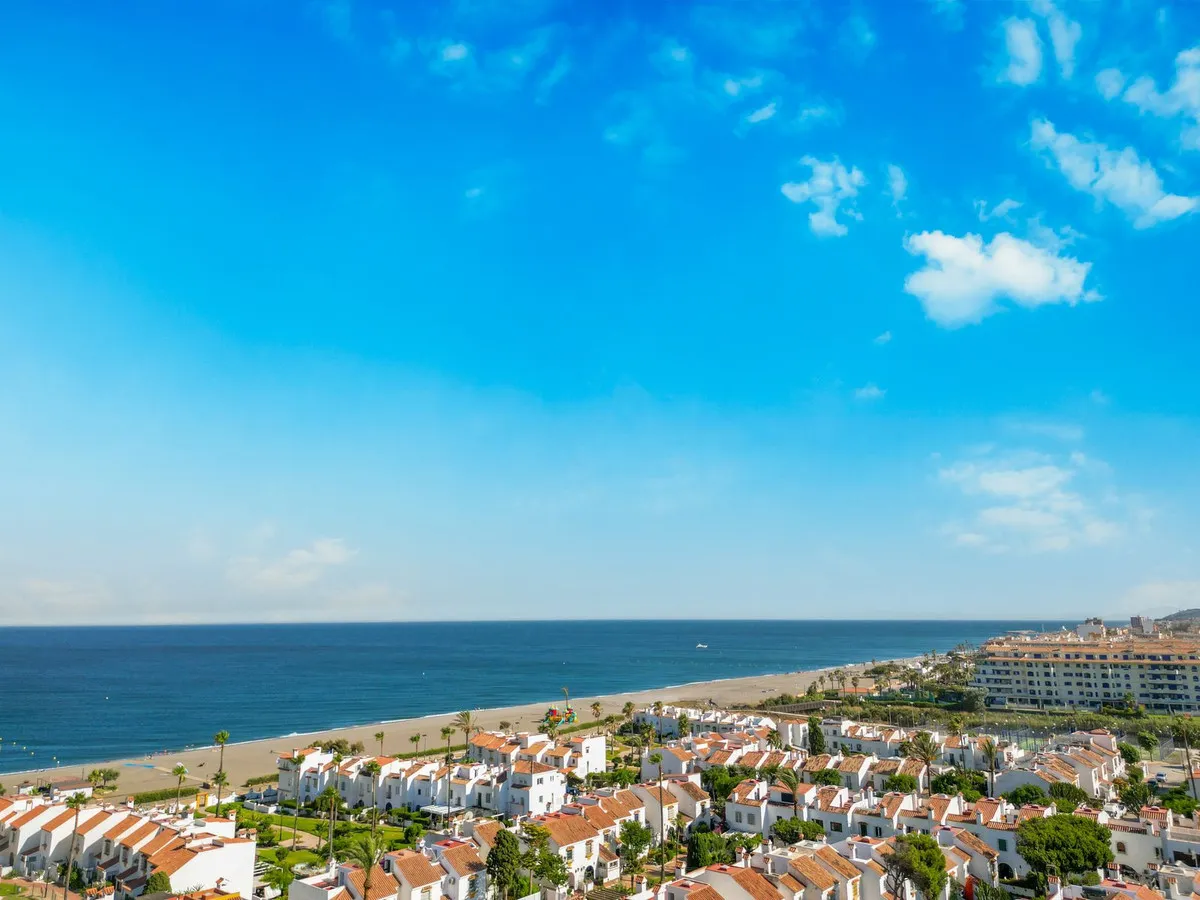 8208b1ff-e5b1-43f3-8663-cadf43058de7