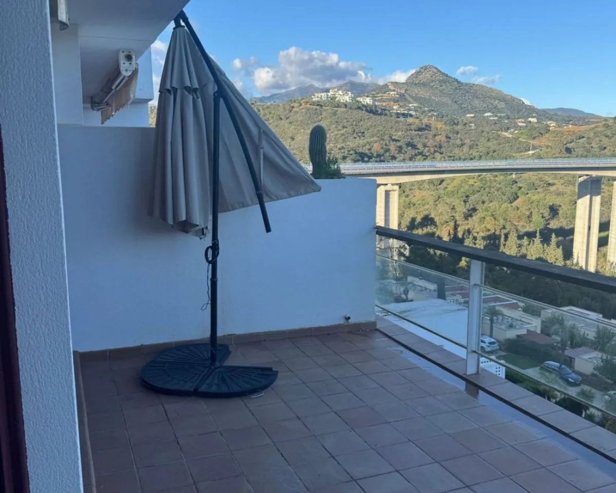 1251d6dc-6450-4f28-b4b4-d3a22e29d1e8