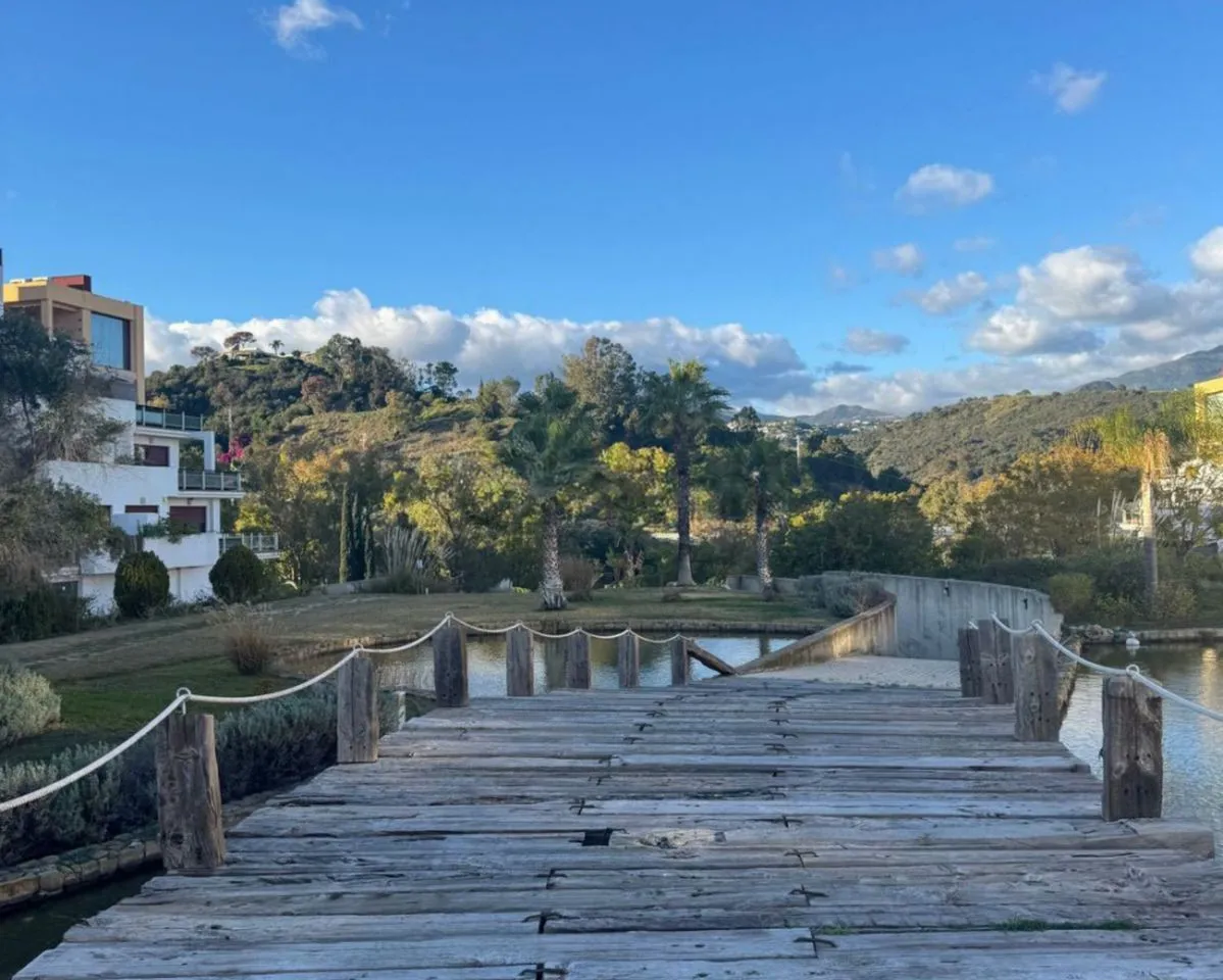 751ee85f-909a-4a42-9cb7-f8fb2dfac100