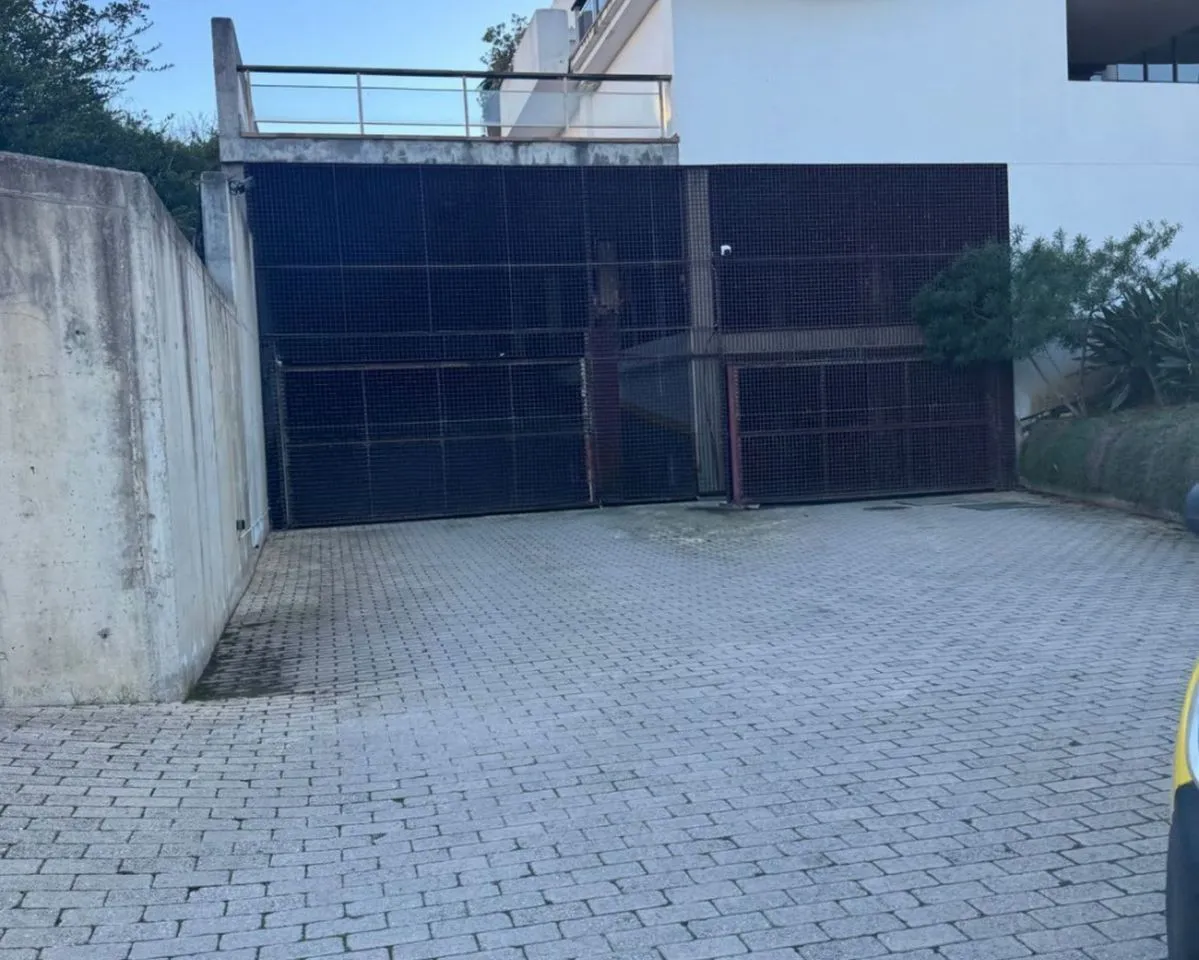 f903f9f8-823f-42d1-8372-f273afd2f89f