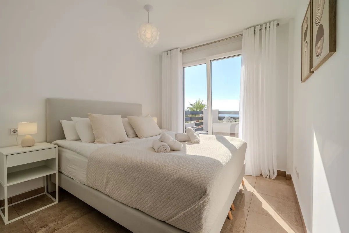 79d2b8b2-9cc3-477b-bd81-b1cfb4a11d35