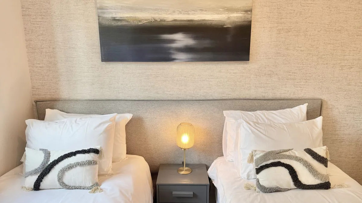 102e1722-cefa-482e-8e76-f68b68faf4db