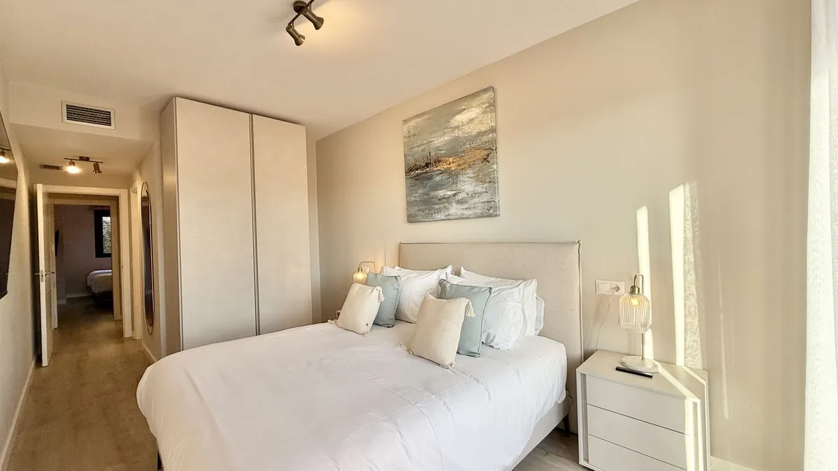 1b371bb9-0b3e-4dd0-817a-2877e9750493