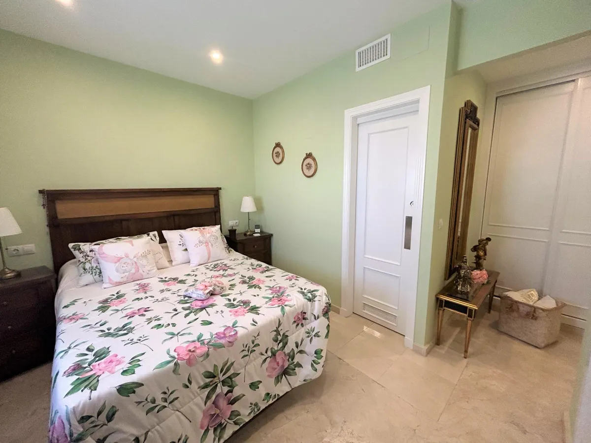 f5ae7578-d4c4-41cc-870e-e808619aa6d6