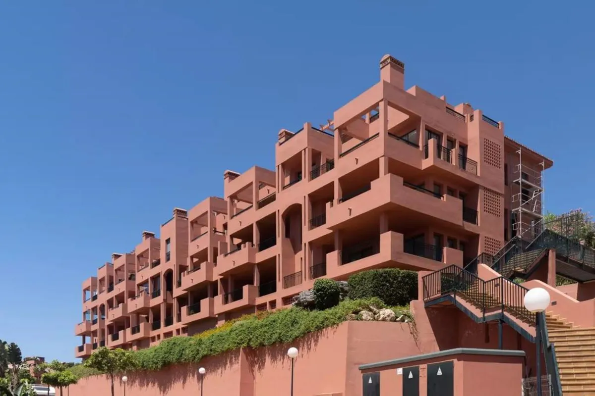 9b333628-e416-4326-bf84-d635baad7853