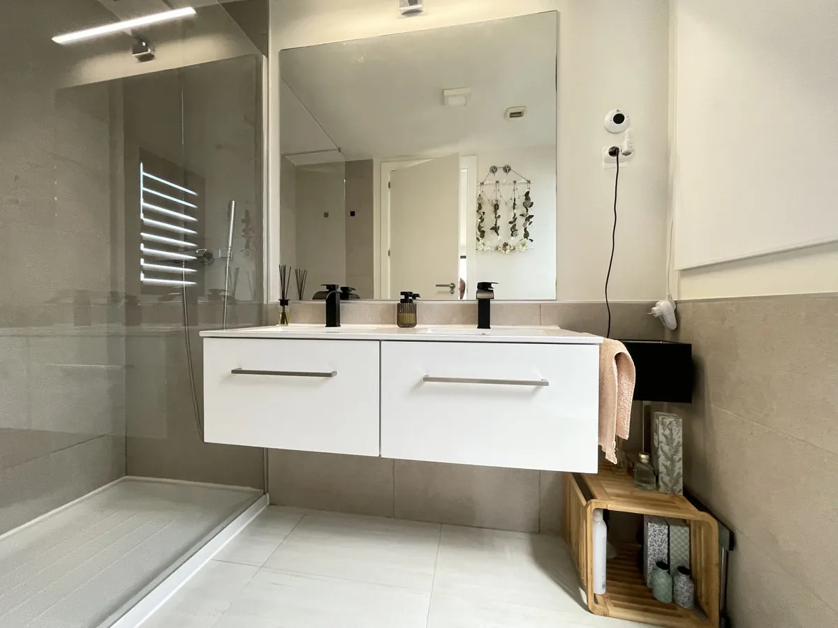 e195eb61-5be2-4454-875e-b93c1b1d6b8e