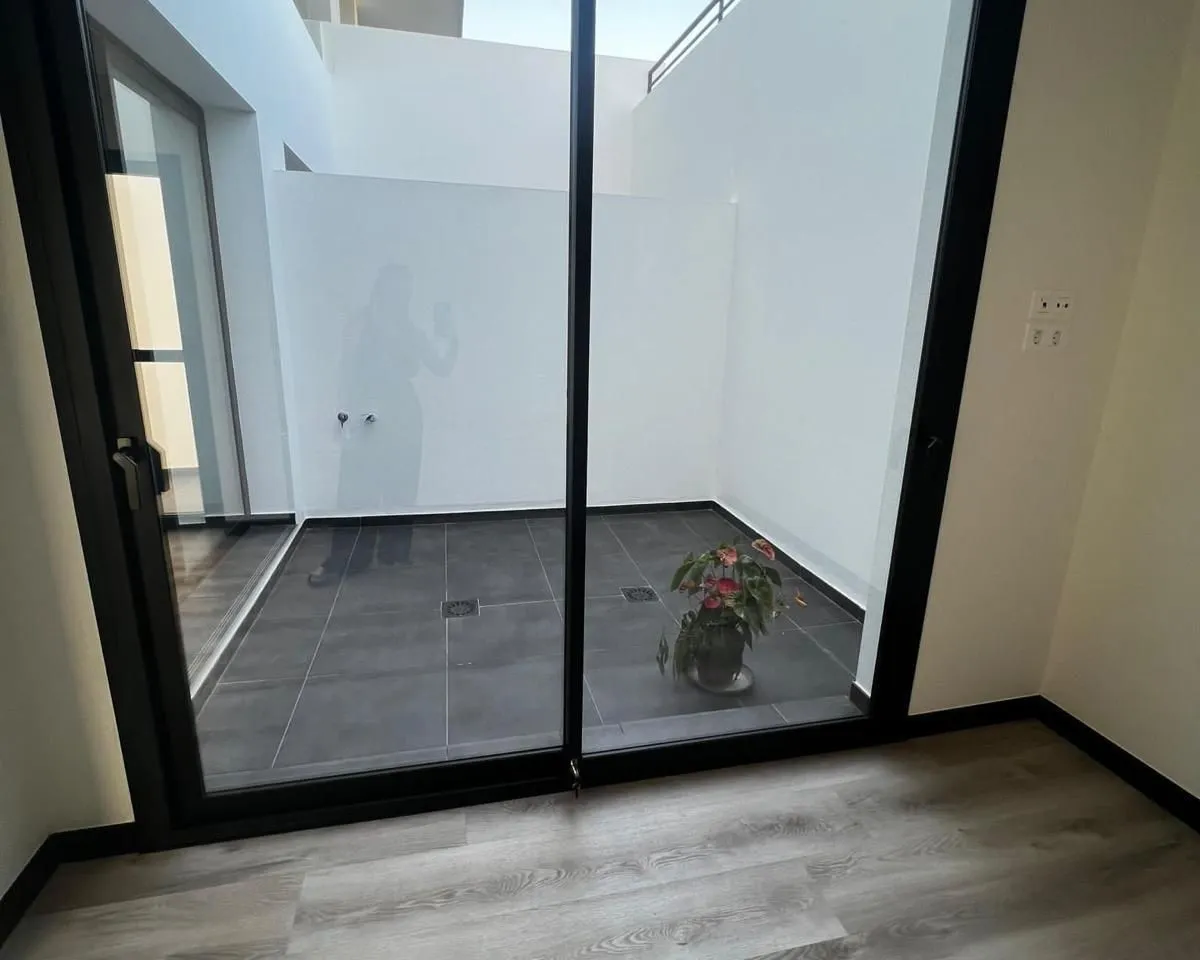 107bdef0-d1aa-46ff-8ee3-38a7896c71f1