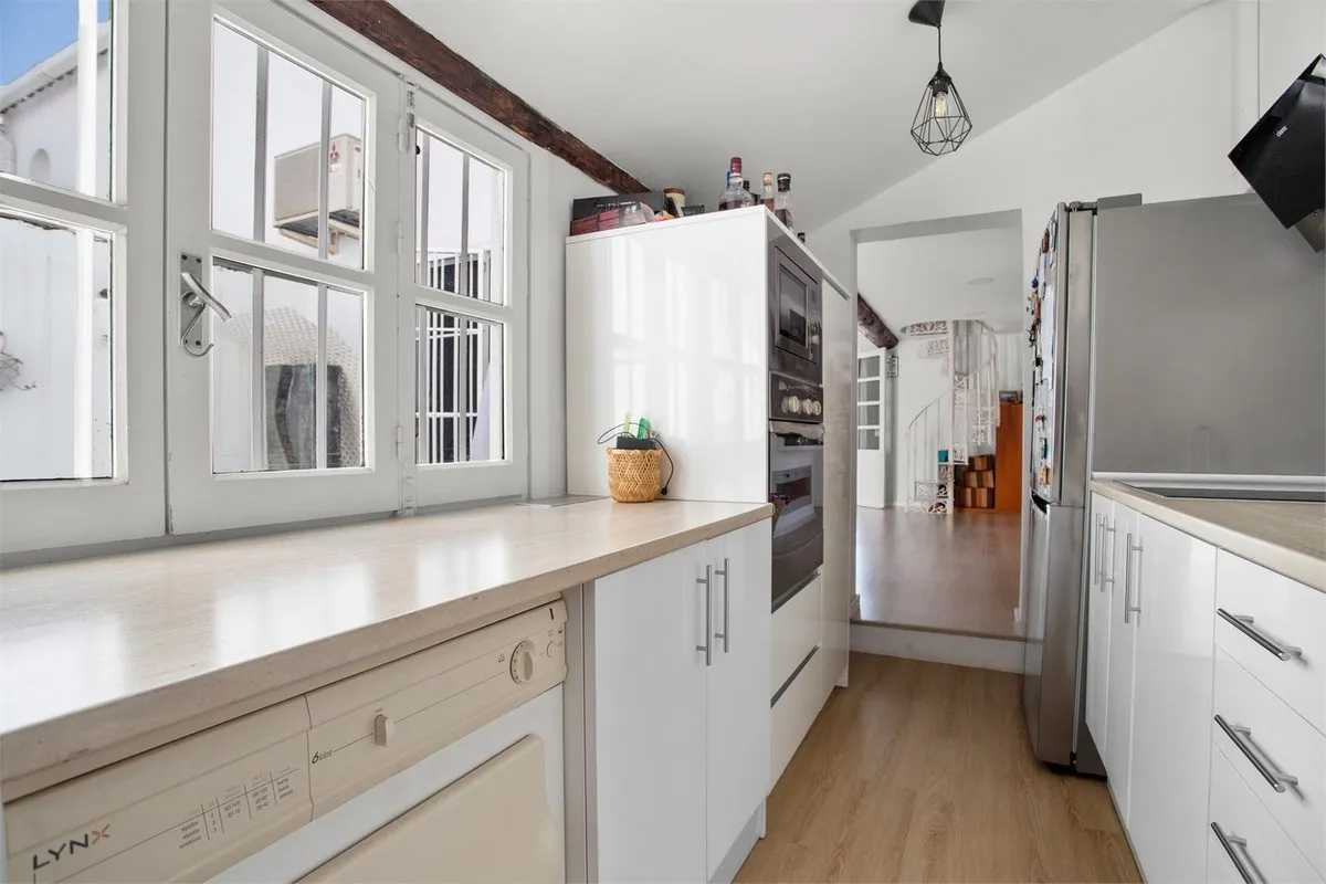 4a6eba57-bc13-40e1-a248-92d5f0c72e83