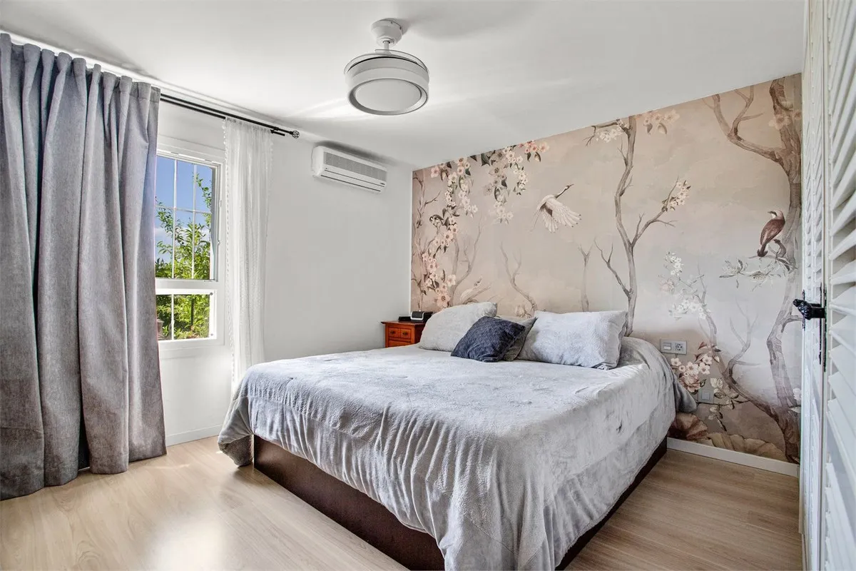 d8787994-209c-424a-8386-1f32d544e300