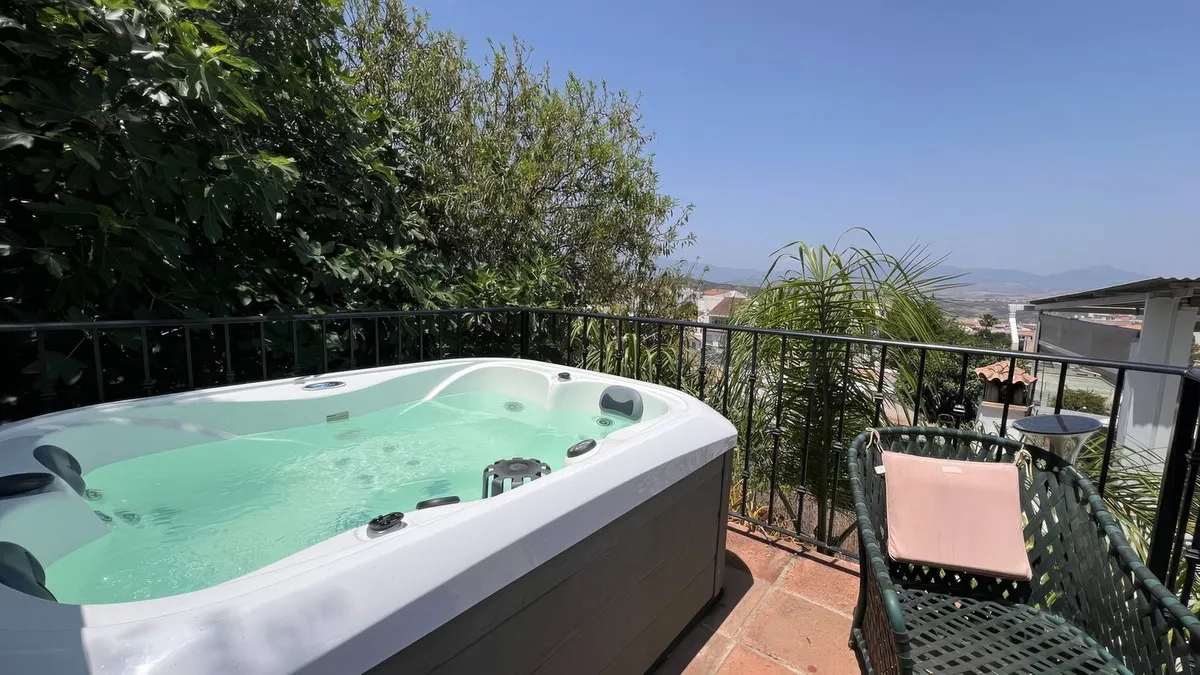 97a22993-b6d5-448b-b27b-68478a1fcb25