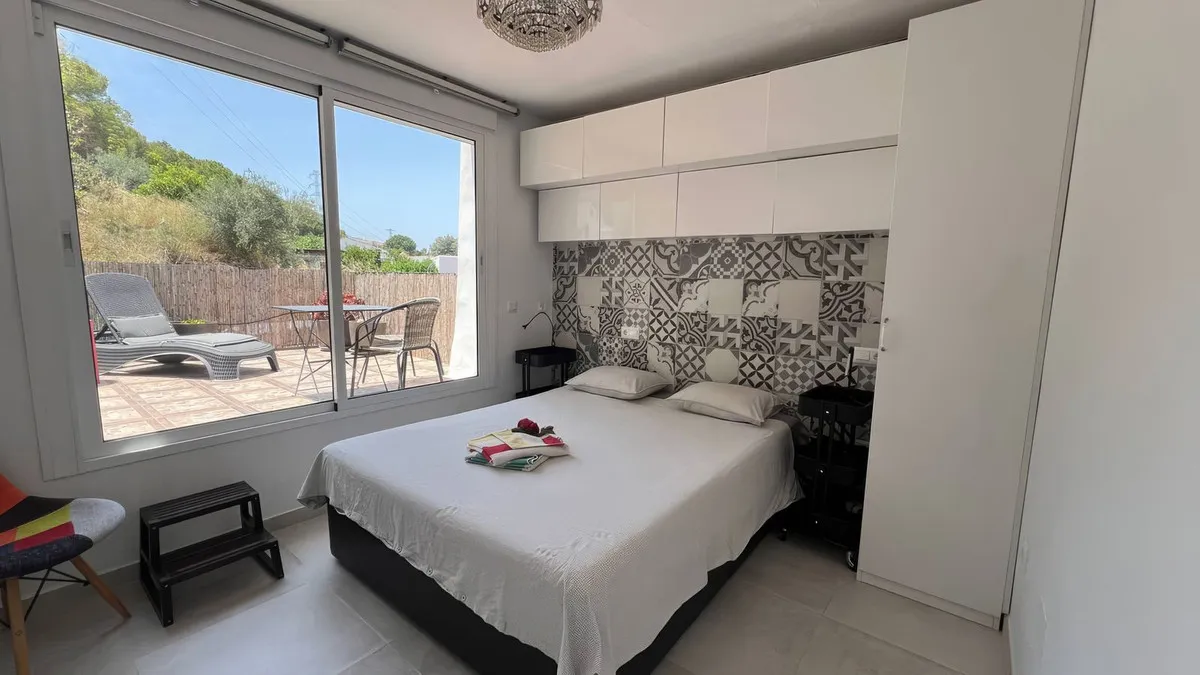 a404bcae-8c2b-46d4-b301-07d8237f2075