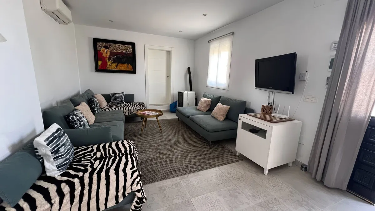 f1c493e7-eb84-404e-895d-6665a313366d