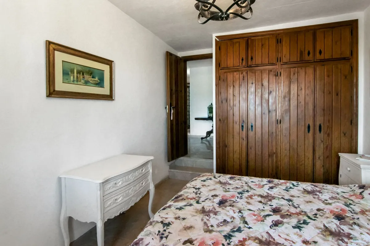 d6b4833d-831b-4e9c-8acf-4c34248b8a23