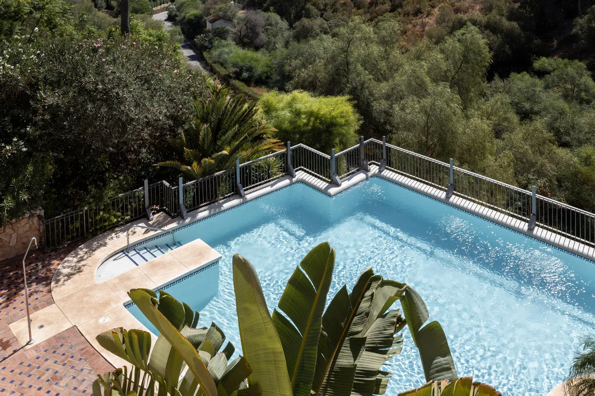 ba8db6f7-6e17-415f-b245-77407e71a318