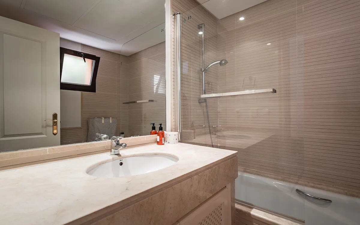 d27aa301-567e-43c9-a115-9e155ce6fcbe