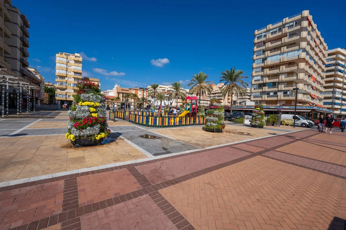 7ca8d078-8a18-4742-a326-a1f24d9d1cba