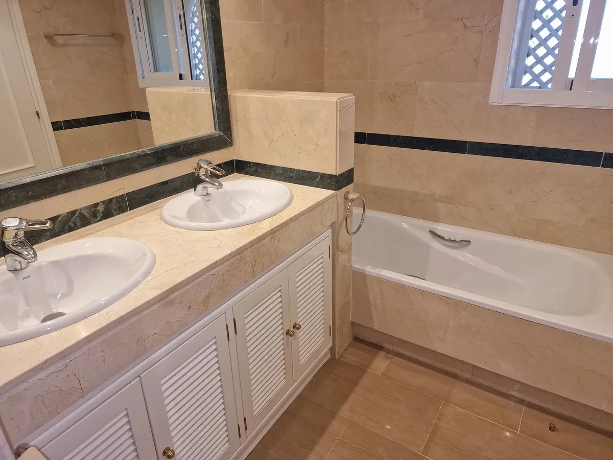 f07827f6-a0d2-4bfd-91be-1a23c5c05213