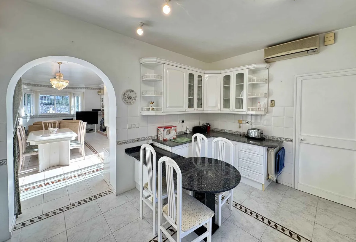 8fb56174-eb6e-4bd8-a9bc-6320799445f5