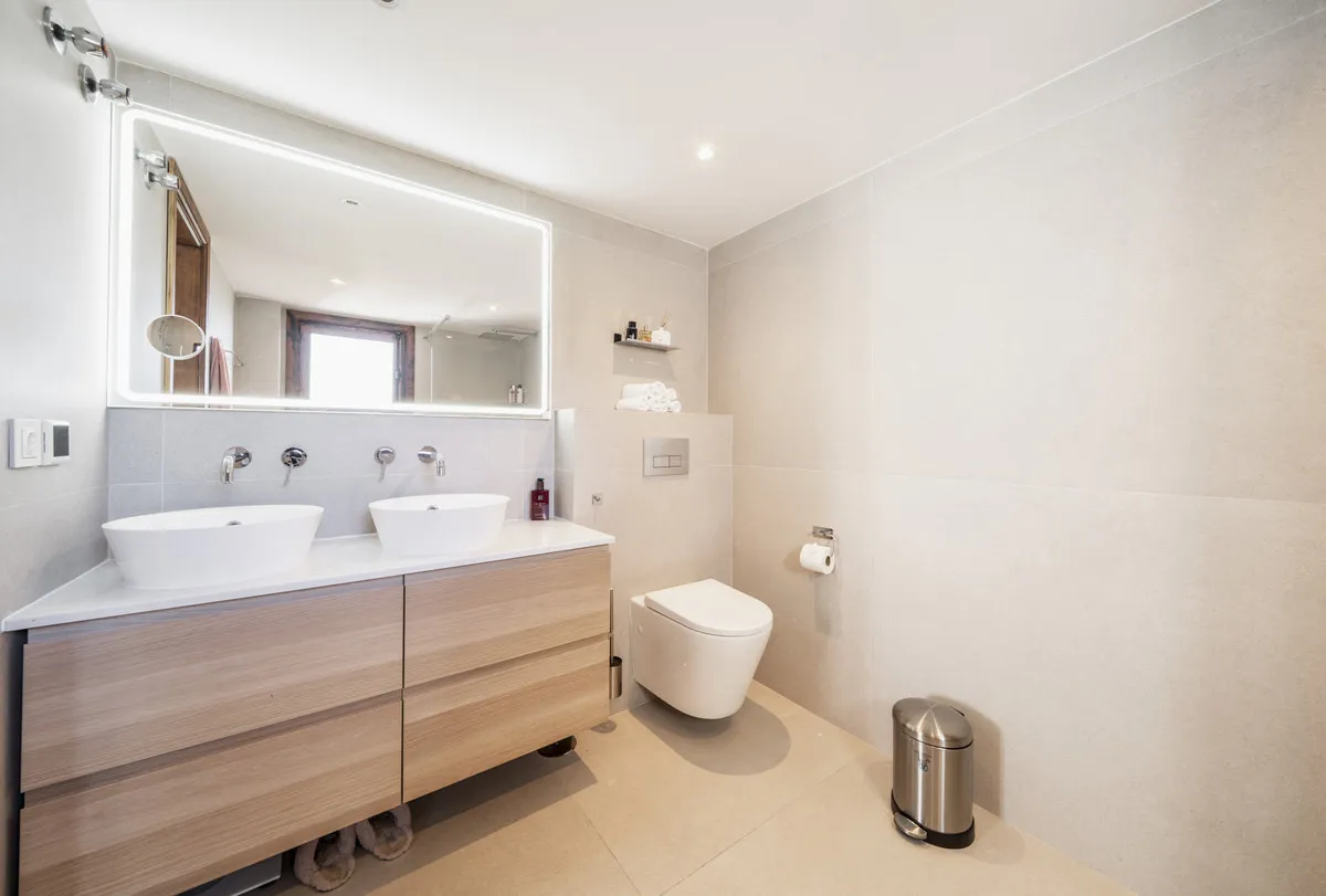 0608927f-c9e2-4fda-8c55-8340fed5f20c