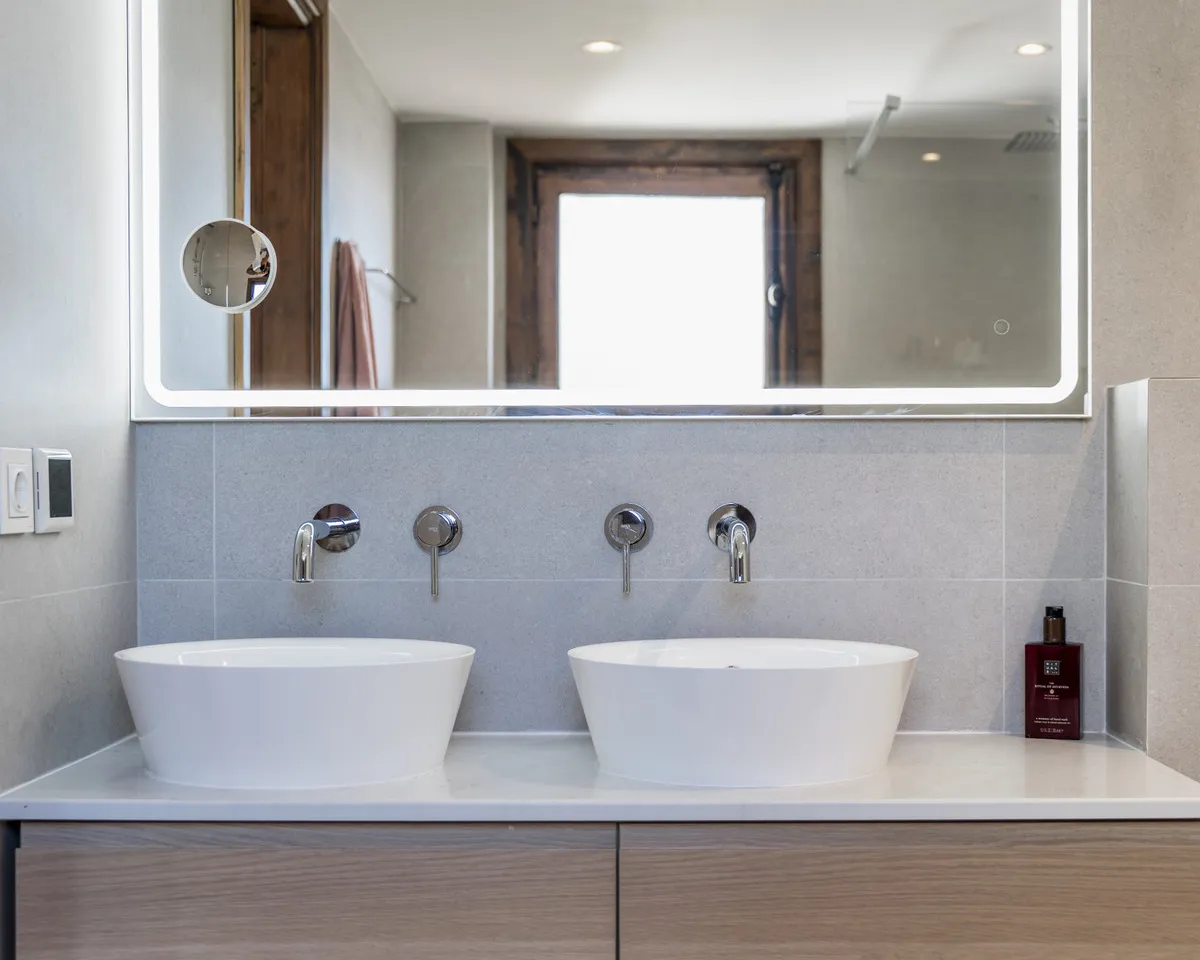 c138db33-f539-42fb-b6a1-c93bf9bbf611