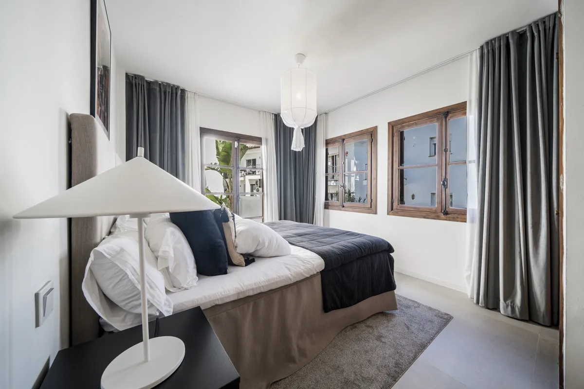 fca522e0-da67-4296-b330-8a44b2dc7301