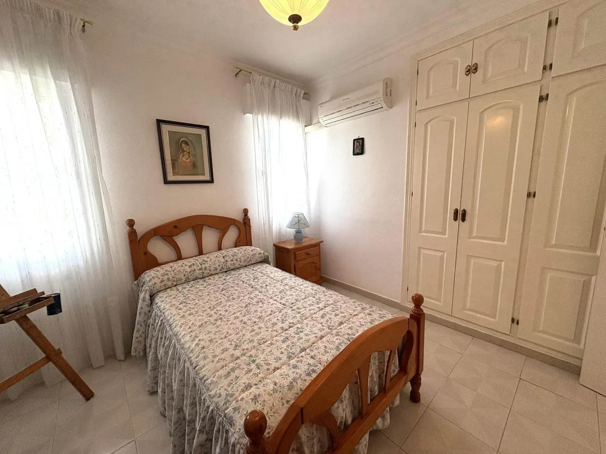 8cad5a74-8f29-4de8-8dea-af6f595cf7c4