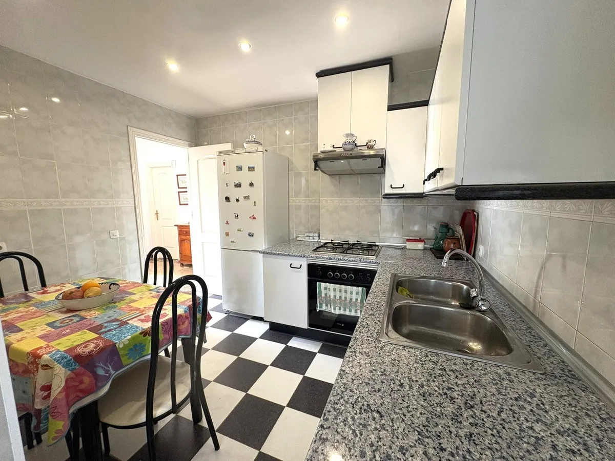 a8d6271f-63e6-48d6-b2e4-936b36835d6d