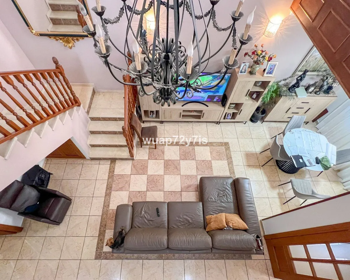 e1559b10-9b6c-4894-bbf8-9eb4ff0806bf