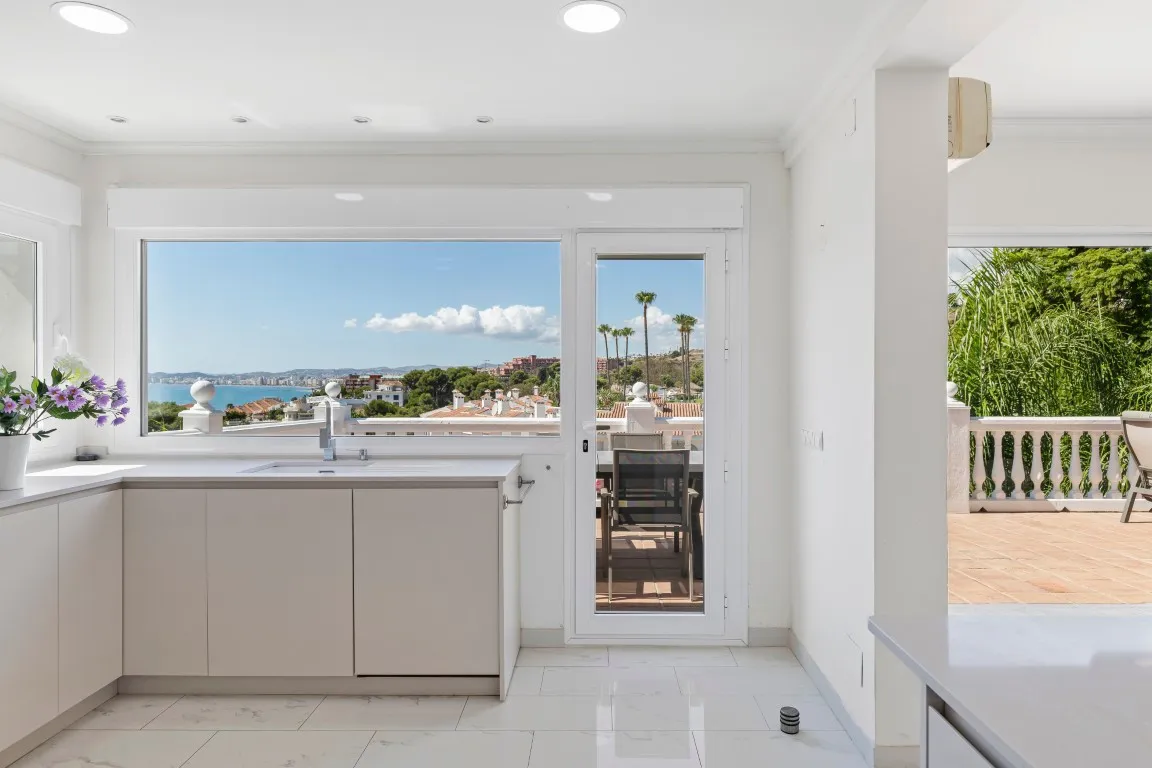 c4a16e62-6271-444a-9704-51519faa8ac6