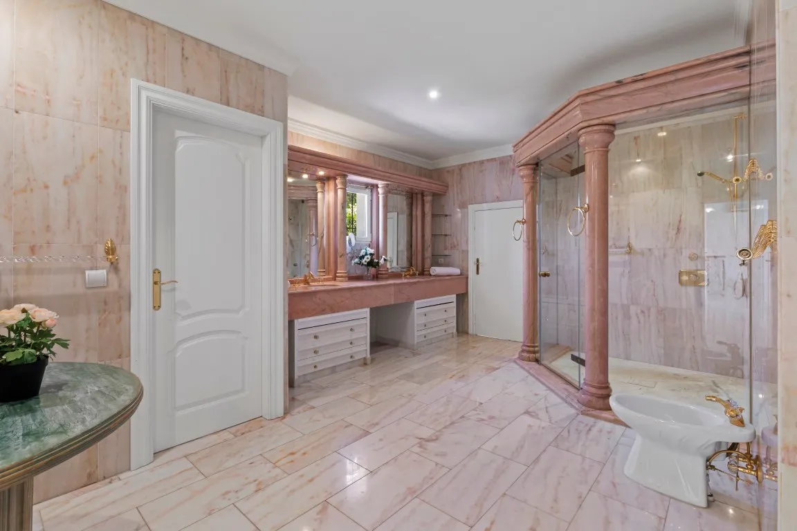 d4f5a416-8b2e-424f-8758-357957ec9e2b