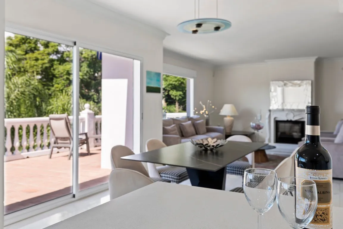 e2ee657b-df86-42b0-af70-dfe5a597aaf2