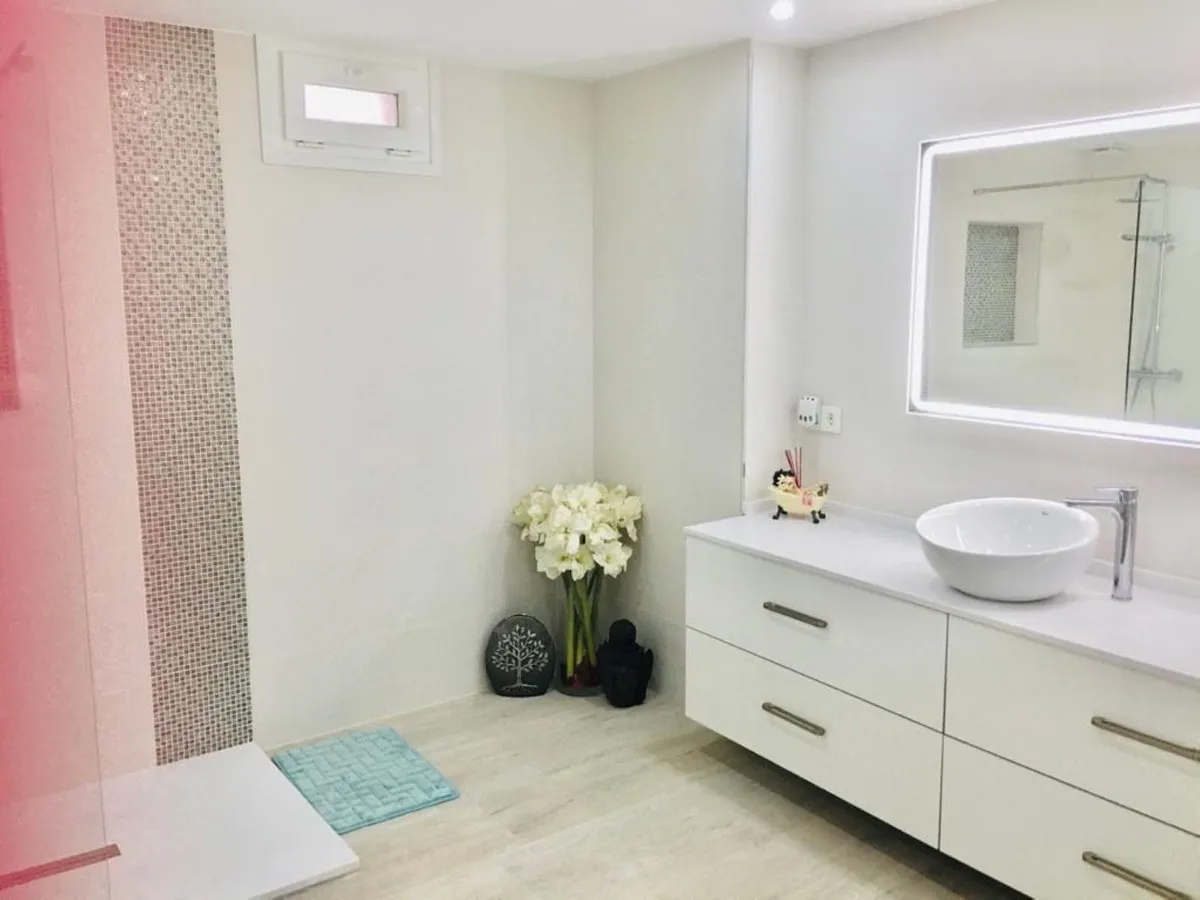 aa4525cf-504b-496e-80cb-dac2ec9fbe1e