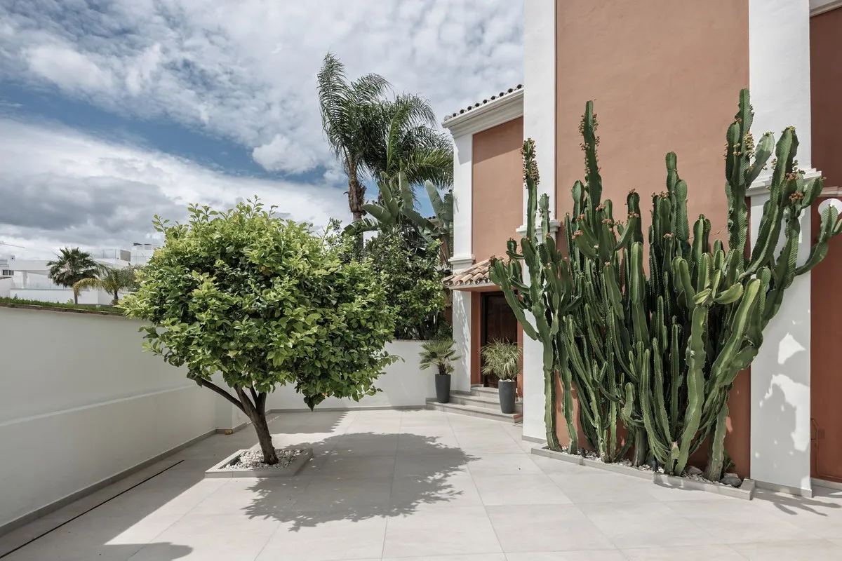 14908968-19d3-41c6-80b9-3d7eb42b5c82