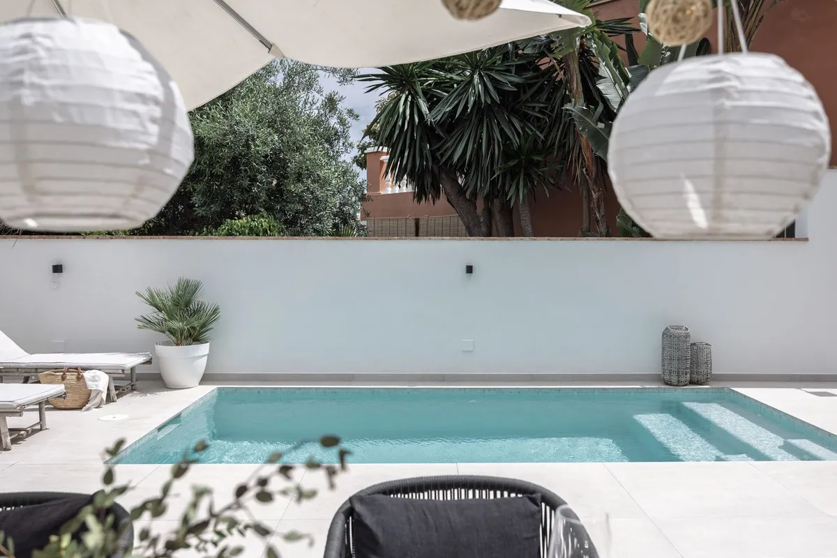 c1dec996-c004-4c0b-a12b-2720309804f1