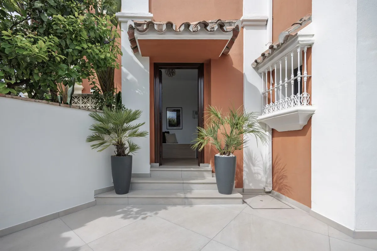 f0981f8c-d9b0-45de-81f2-c3889eadebf6