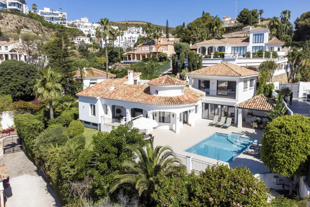 El Paraíso Alto Villa – Panoramic Sea & Golf Views