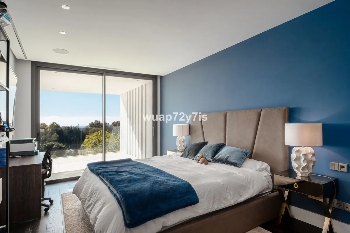 045b3a9b-2eb8-40a0-8e17-47630ae2f38f