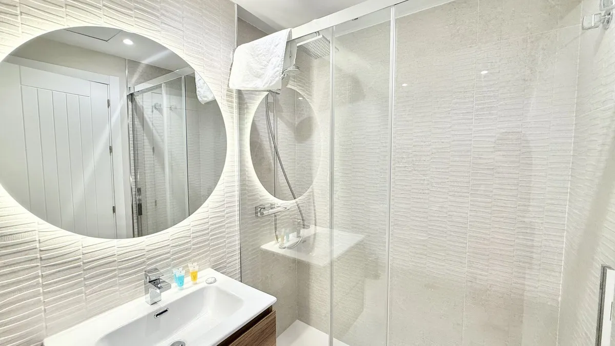 4fb8de15-e8f9-4b47-aefd-636d0a7ed8f2