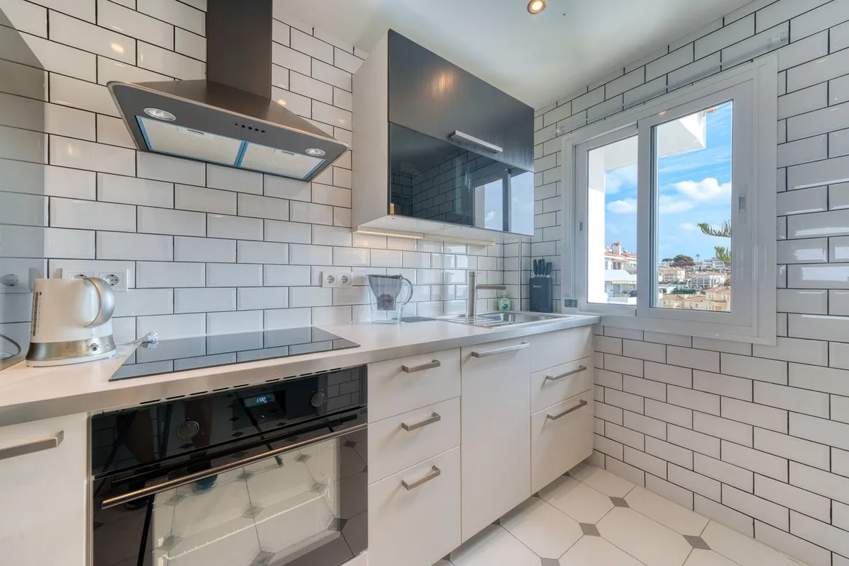 84acae24-9b3f-40e2-af4a-b23855b7fd97